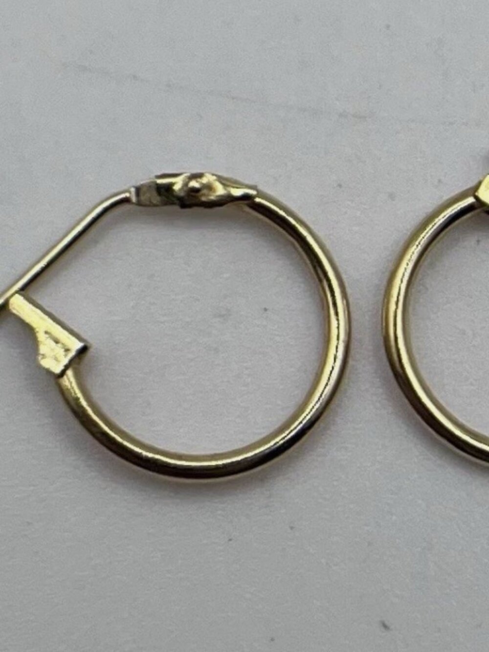 Classic 14K Yellow Gold Hoop Earrings 15mm Small Polished Snap-Bar Lock Latch